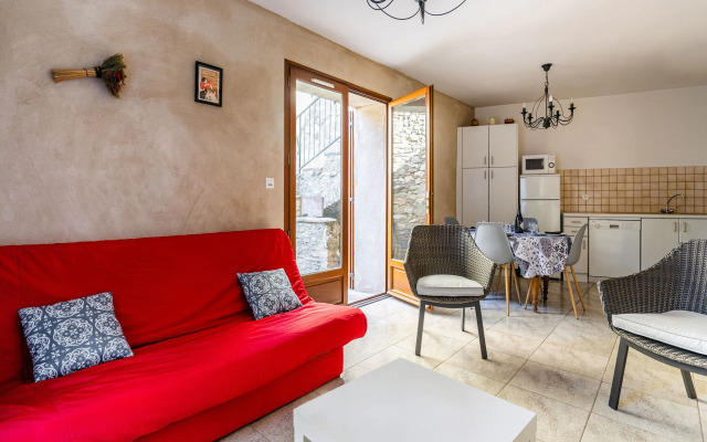 Vineyards & Village Stay