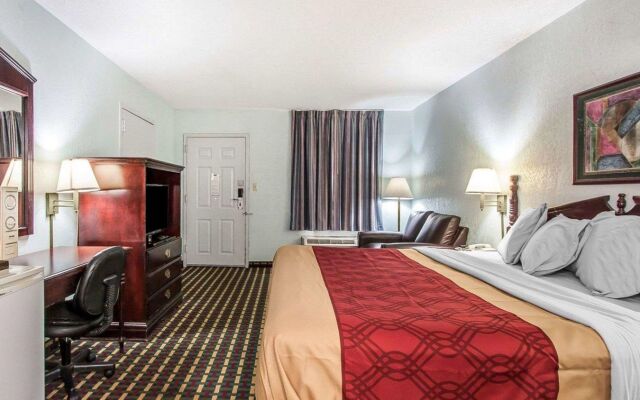 Econo Lodge Inn & Suites