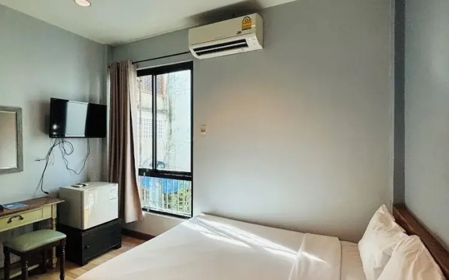The Lodge BKK Hostel