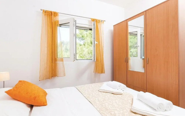 Awesome Home in Poplat With Wifi and 2 Bedrooms