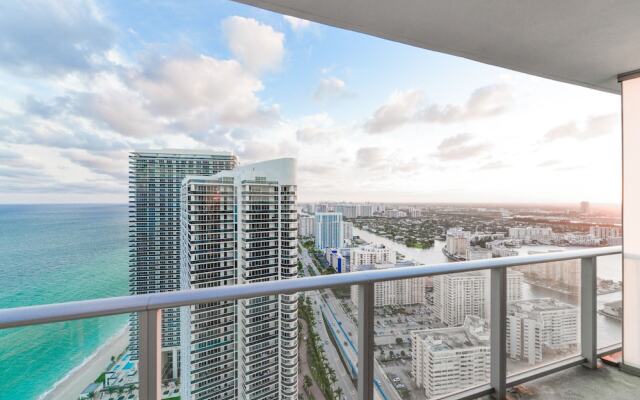 Luxury Condo Wocean Views Close To Beach