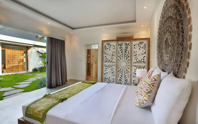 Seminyak White Design Villa