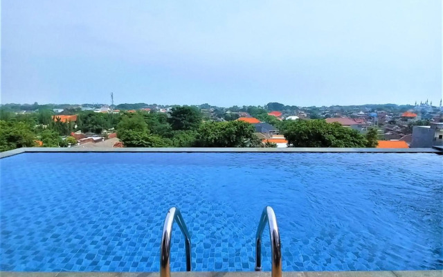 Front One King Hotel Tuban