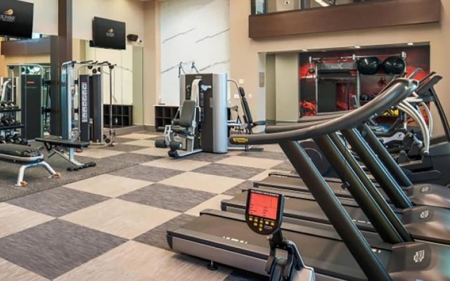 Rooftop Pool, Views, Close to Shops & Dining 1131