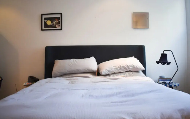 Modern 3 Bedroom Flat in Central Brighton Townhouse