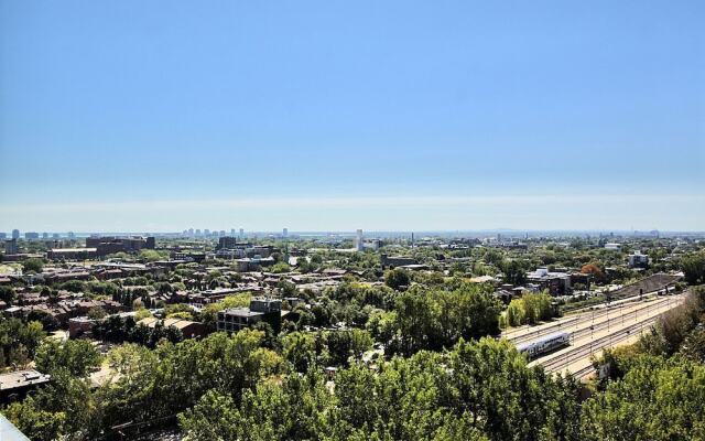 Tour Des Canadien Luxury Sky Condos