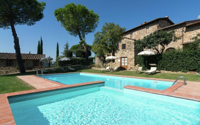 Splendid Farmhouse with Swimming Pool, Garden, Terrace, Bbq