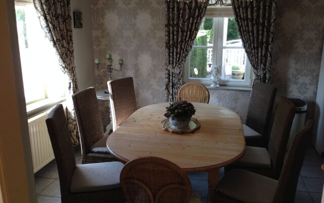 Spacious Villa in Neerpelt near Welvaart Marina