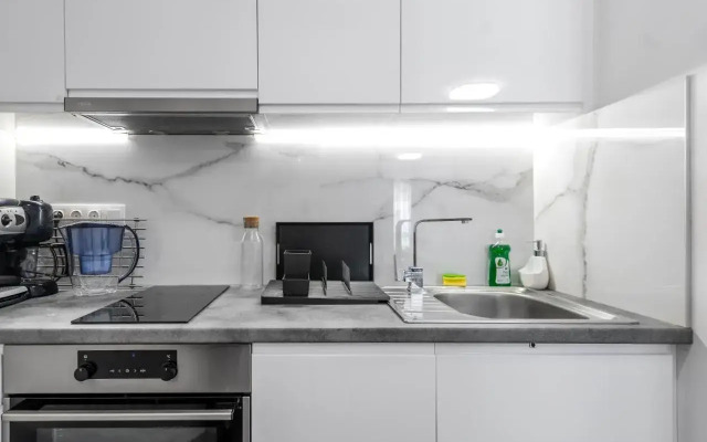 Cozy and Functional Business One-Bedroom Apartment