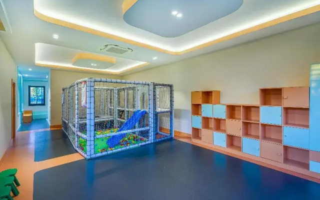 Kirman Calyptus Hotel
