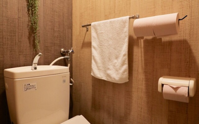 Jeunesse Court Room105