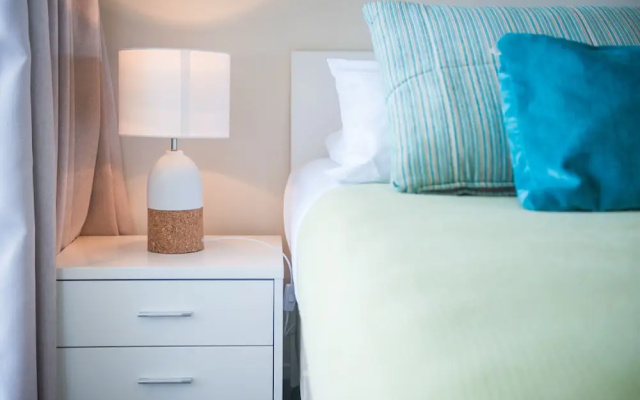 Studio 8 on Waterson – Guest Rooms – Airlie Beach