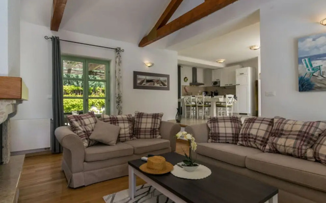 Villa Zelda Comfortable Holiday Residence