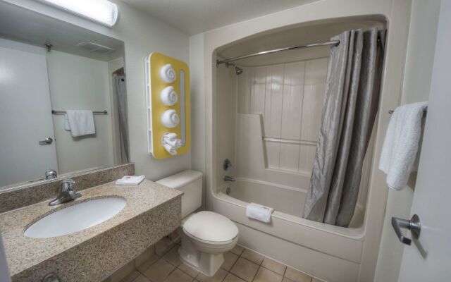 Motel 6 New Haven - Branford, CT