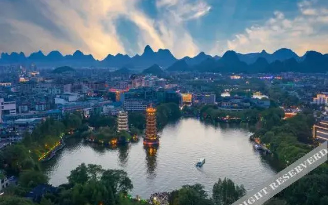 O.Live Social (Guilin Elephant Trunk Hill Two Rivers and Four Lakes Store)