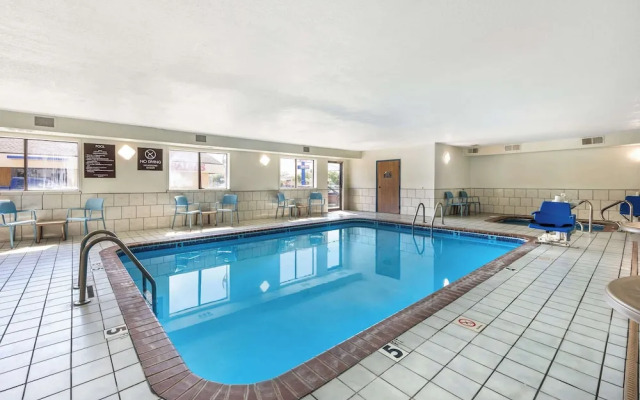 Americinn Hotel & Suites Salina