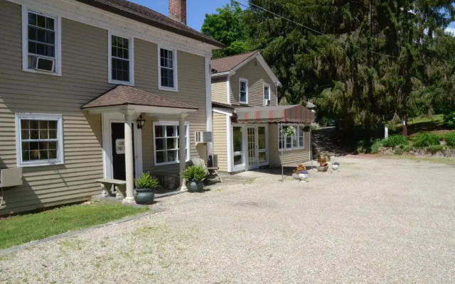 Cornwall Inn and Lodge