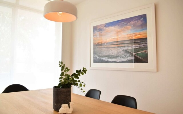Light And Airy 2 Bedroom North Bondi Apartment