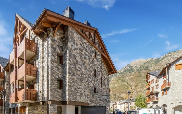 Modern apartment in Benasque near the centre
