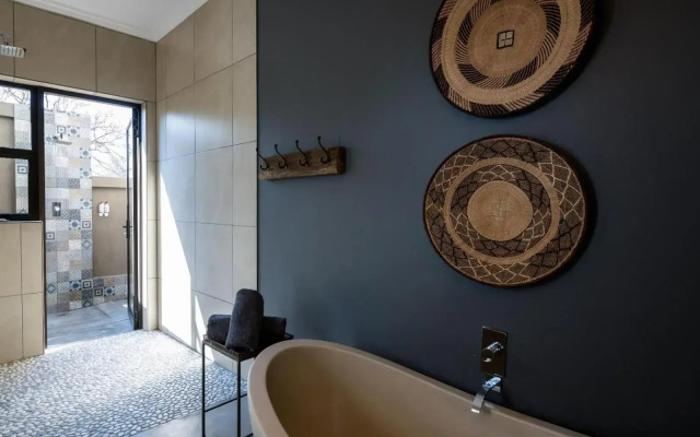 Safari Moon Luxury Bush Lodge