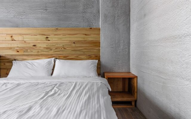l-stack B&B