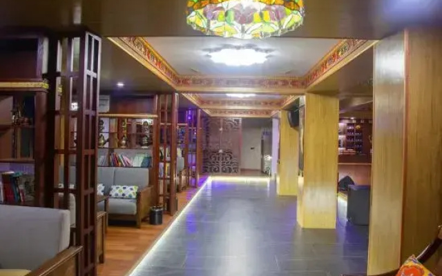 Dege Red Paradise Theme Culture Hotel