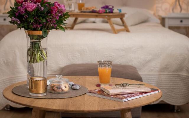Apartments and rooms Perla