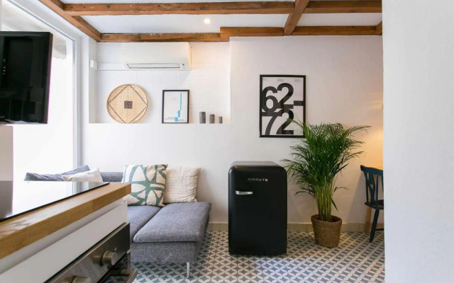 Bright Studio with Terrace in LX Factory- Center