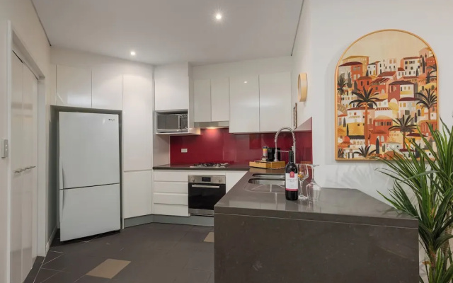 Arabian Nights-Level 60-Meriton Suites – Guest Rooms – Brisbane