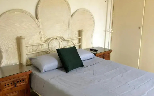 Sobre Costera, 1min La Quebrada, 3m playas/yates