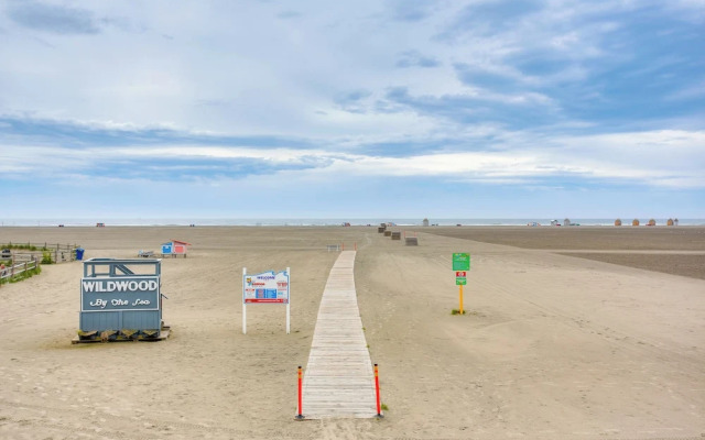 Quaint Wildwood Condo ~ Walk to Beach!
