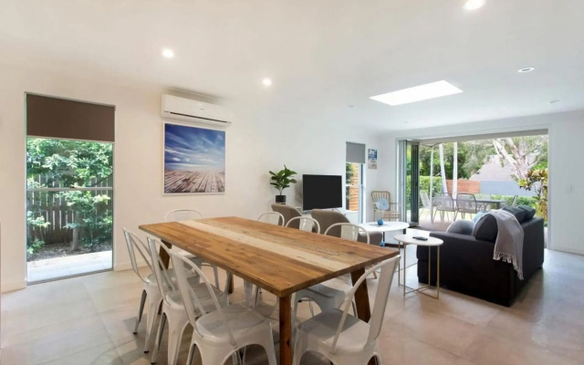 Depper St Charming Beach Side Home in Lovely Location