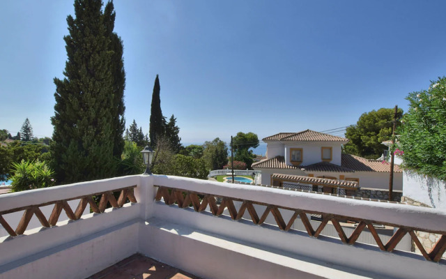 Alluring villa in Benalmádena with private pool