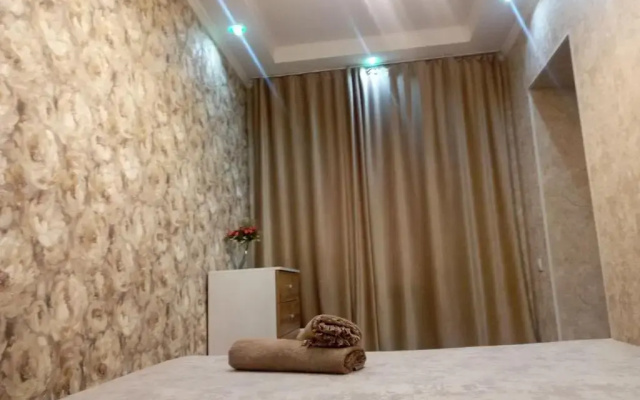 Комфортный дом до 4х человек. Есть парковка на 2 машины, Wi-Fi, TV.