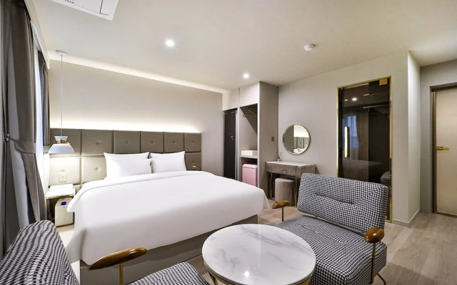 Den Basta Hotel Daeyeon