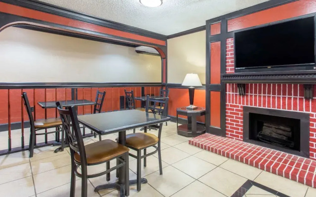 Super 8 Texarkana AR