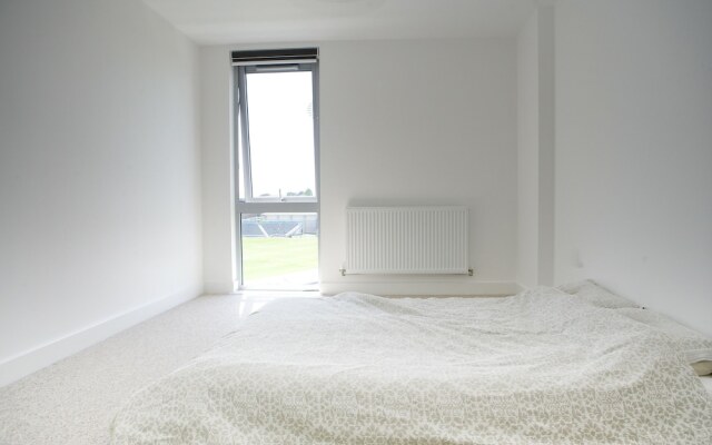 Bright 2 Bedroom Apartment in Bristol