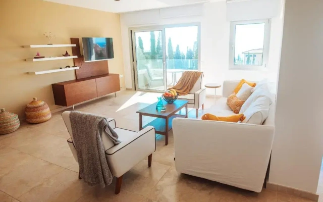 Amathus suite with sea view