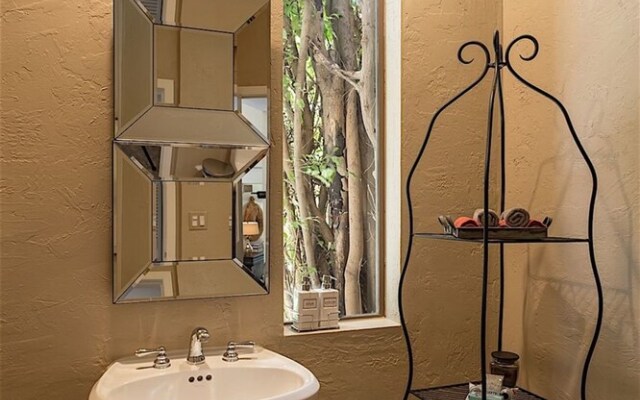 Camelback Mountain 2 BR by Casago