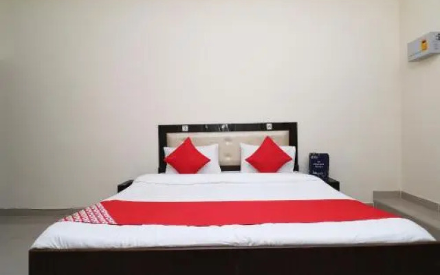 OYO 24823 Amrit Guest House