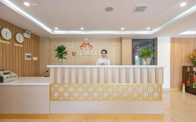 Lotus Rock 05 Hotel