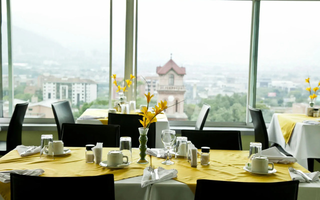 Aparta Suites Torre Poblado