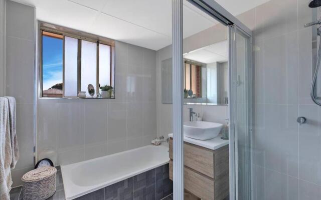 Spacious 2BR near The Entrance Beach - 7Min Walk!