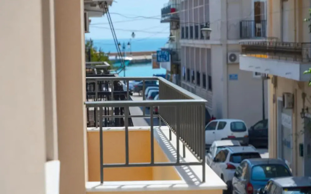 Elegant City Apartment - 250m From Solomos Square