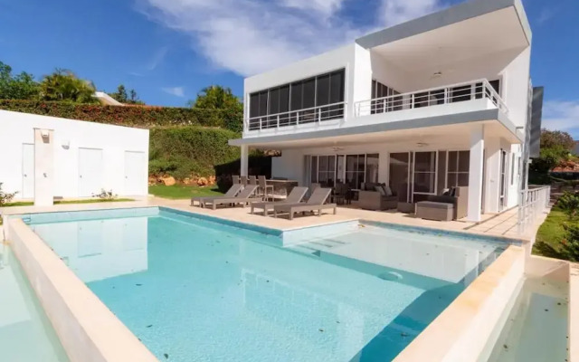 Private 3 Bedroom Villa Near Walking Trail