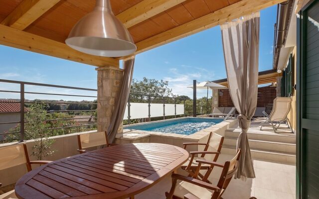 Modern Seaside Home With Swimming Pool in Vodnjan