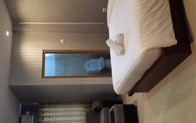 RedDoorz Plus @ Paal 2 Manado