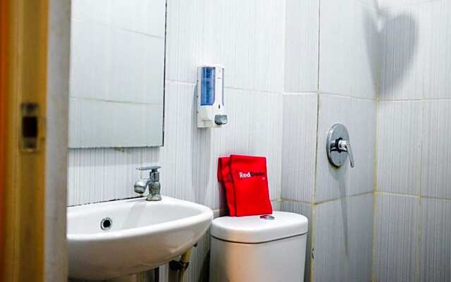 RedDoorz Plus At Lucky Inn Hotel Panakkukang