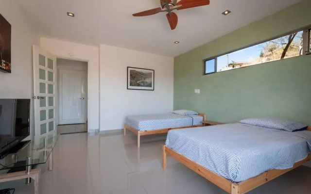 Big, Ultramodern Hillside Home With Private Pool and Endless Ocean Views - фото 2