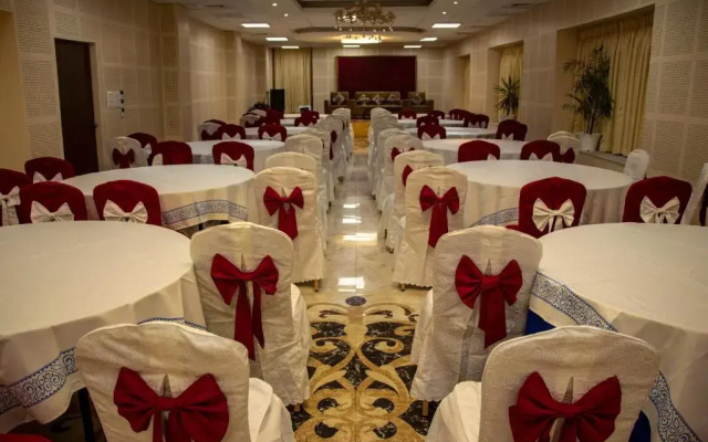Ratna Hotel